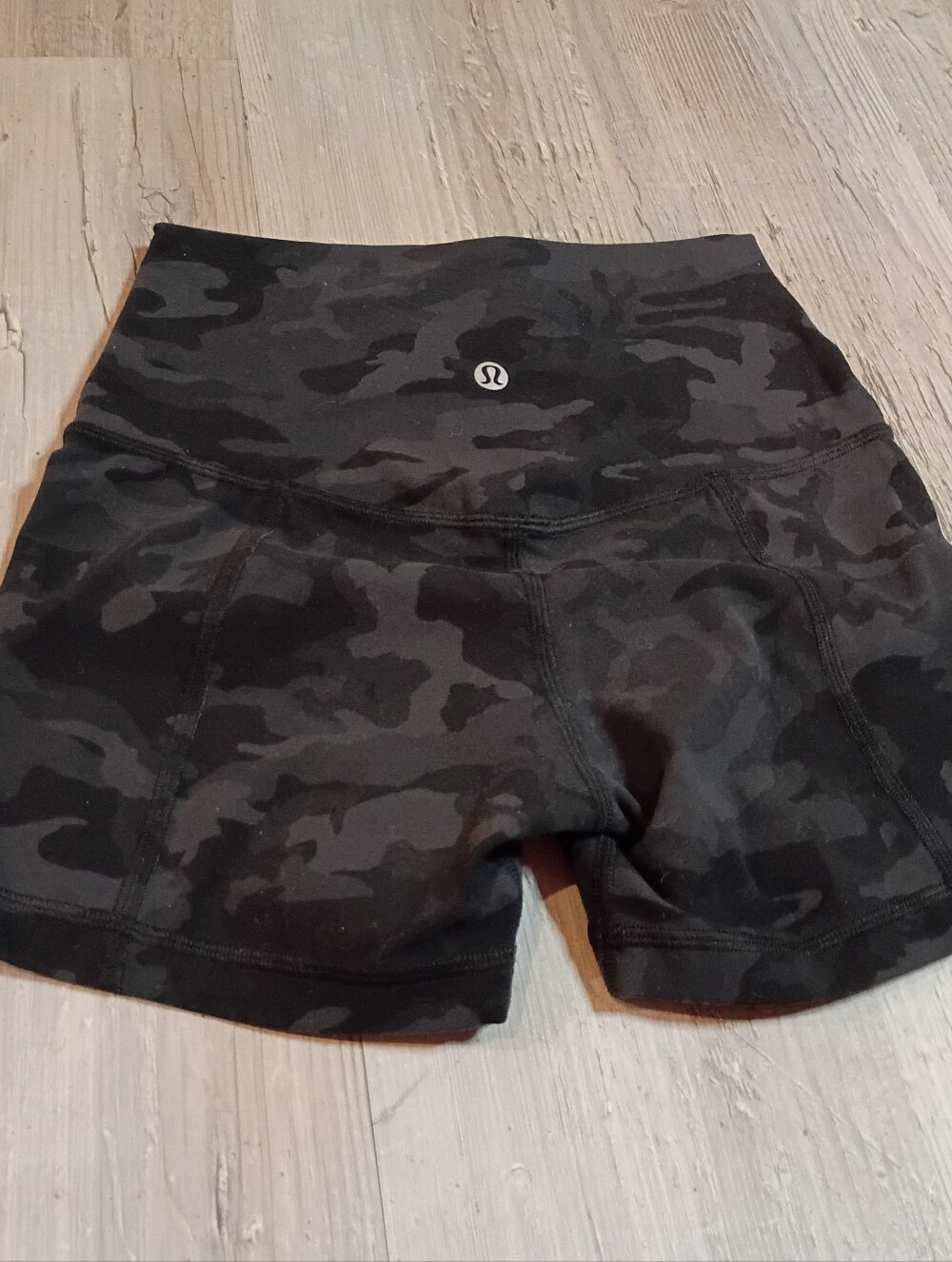 Lululemon - Picture 4 of 5